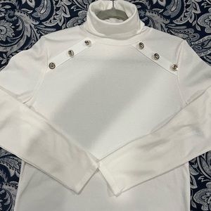 Long levee white sweater